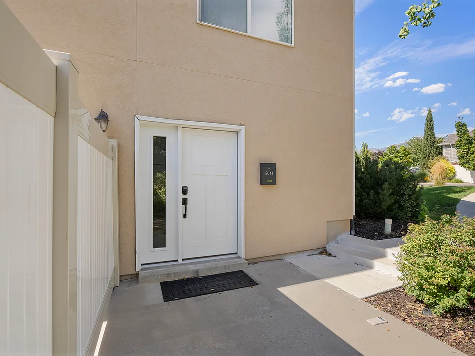 2044 E Redtail Way #B