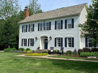 1070 Kirkwood Dr, Inverness, IL 60067