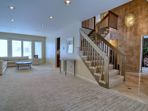 4th image of 45585 Freemont Dr