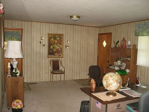 Large Living Room - just off carport