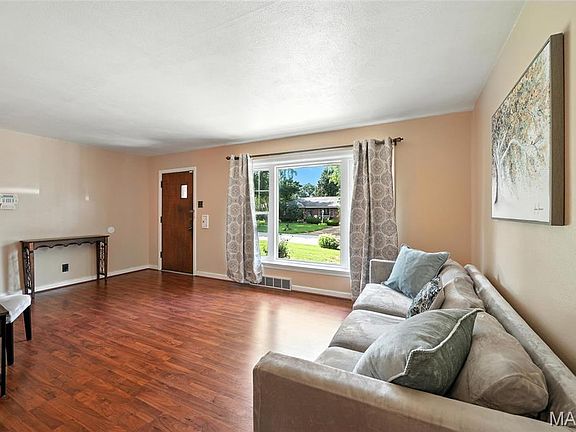 2nd image of 1209 Longridge Dr