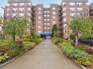 1840 211th St APT 2B, Bayside, NY 11360