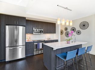 Windsor Cirrus, Seattle, WA 98121