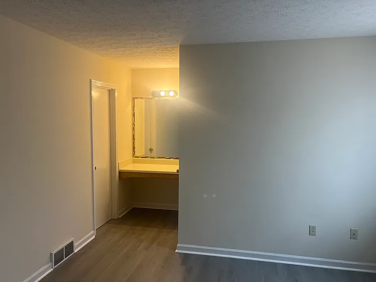 3260 Spring Hollow Ave #5 — Photo 8