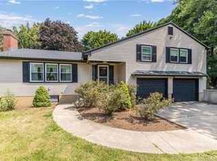 16 Senkow Dr, Quaker Hill, CT 06375