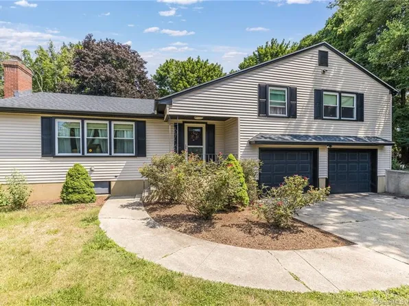 16 Senkow Drive, Waterford, CT 06375