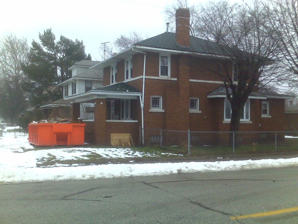 1st image of 225 W 10th St