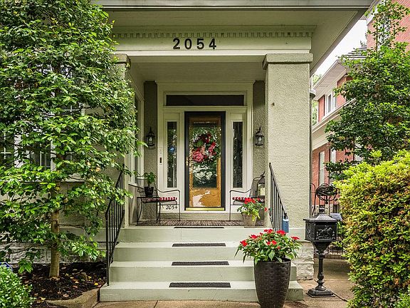 3rd image of 2054 Sherwood Ave