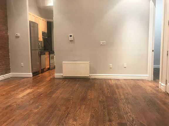 2nd image of 448 W 50th St