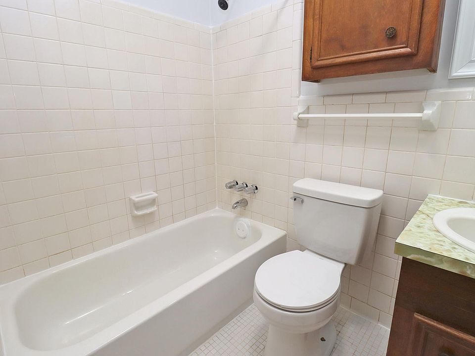 1st image of 3610 Timberlane Dr #D1