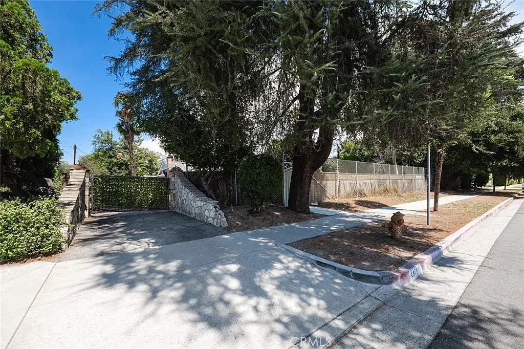 4 bed, 3089 sqft, $9,500 — Photo 3