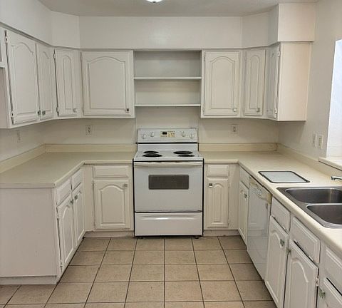 5th image of 2849 London Ln