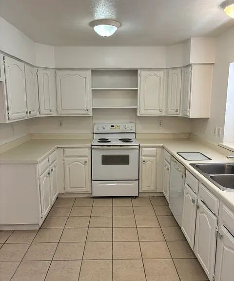 2849 London Ln — Photo 5