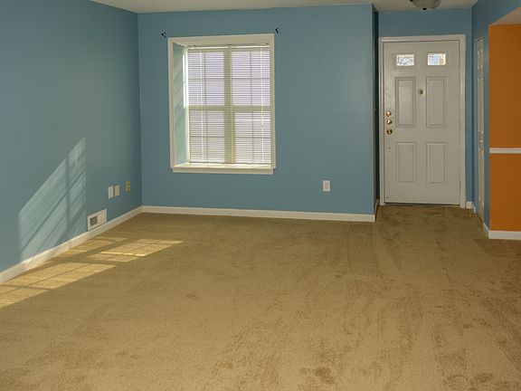 Living Room / Entrance