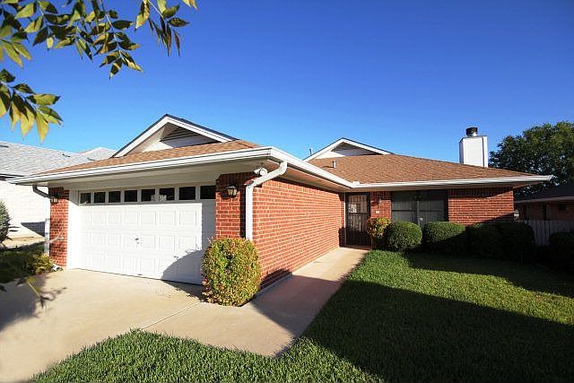 1st image of 215 Oak Hill Dr