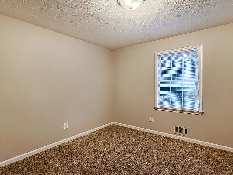 140 Loxley Ct — Photo 15