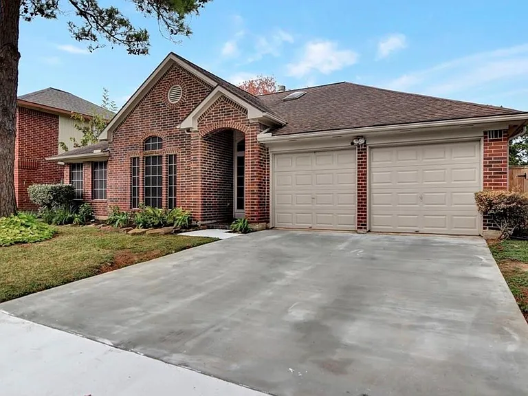 3406 Meadowlark Ln — Photo 2