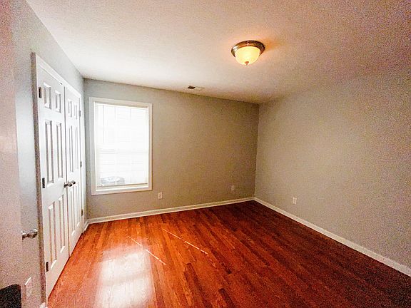 4th image of 768 Burgess Ave