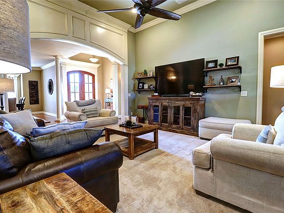 5th image of 4203 W Woodview Dr