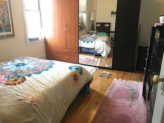 5th image of 3015 33rd St
