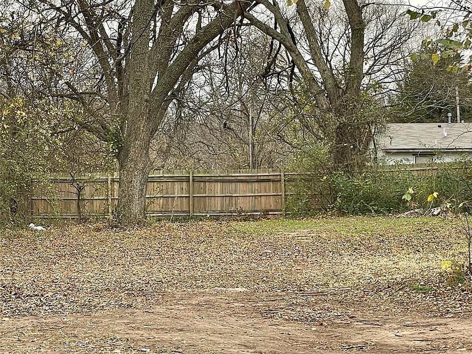 2nd image of 722 E Main St