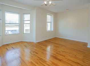 2452 N Southport Ave #202, Chicago, IL 60614