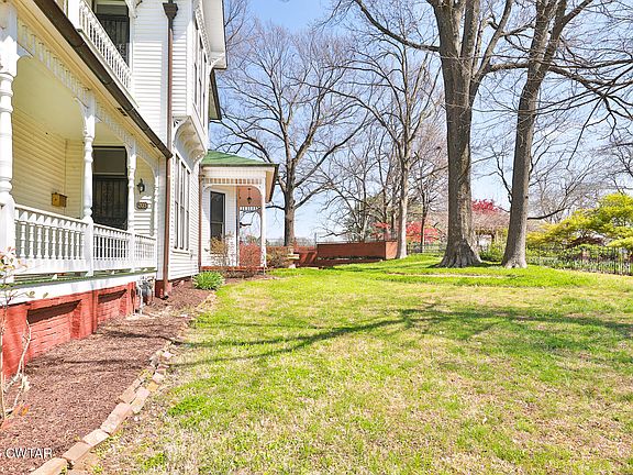 29th image of 203 N McCombs St