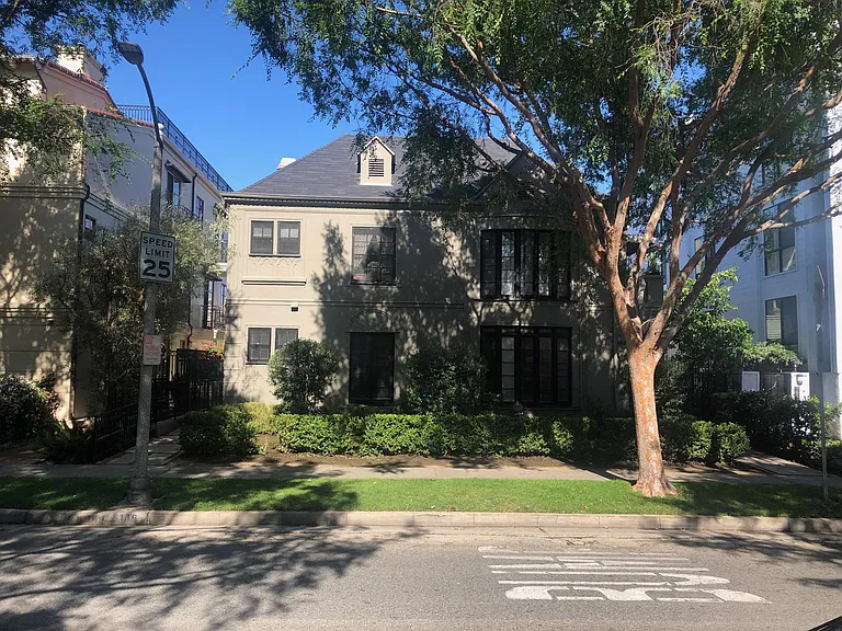 Beautifully furnished Beverly Hills Gem