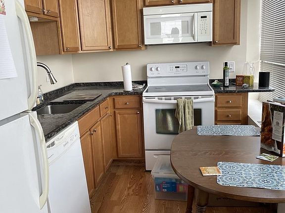 2nd image of 3550 N Lake Shore Dr APT 927