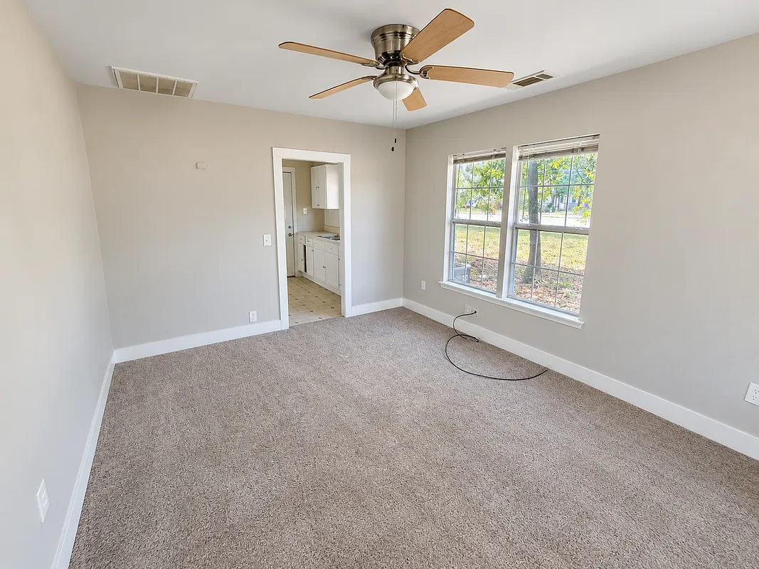 2 bed, 1.0 bath, 709 sqft, $1,200 — Photo 4