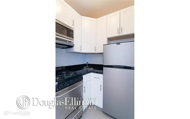 Rented by Douglas Elliman | media 5