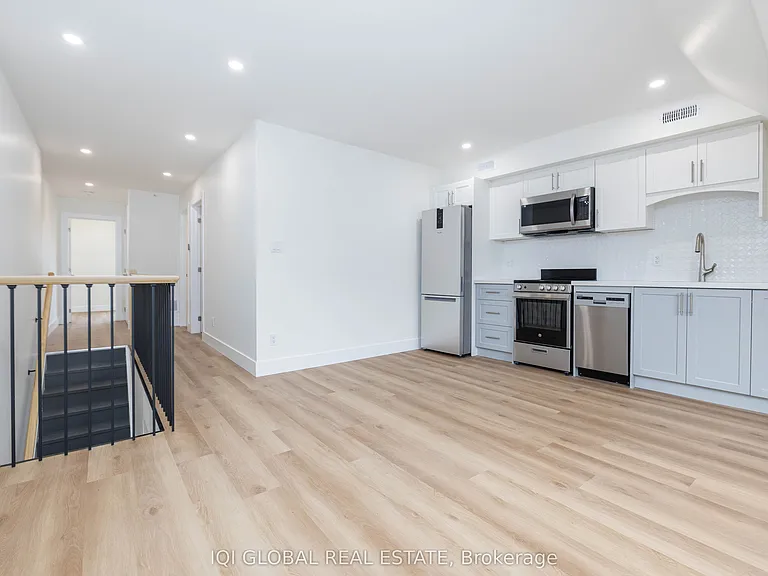 1502 Dufferin St #3 — Photo 4