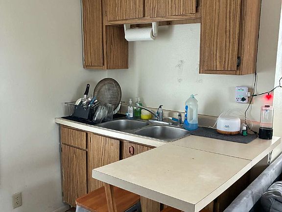 5th image of 924 Water St #3
