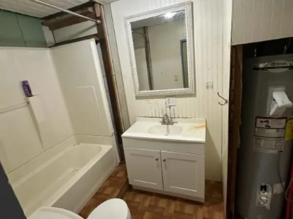402 W Wabash Ave, Electra, TX 76360