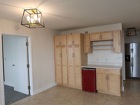 3rd image of 600 E 8th St APT 5D