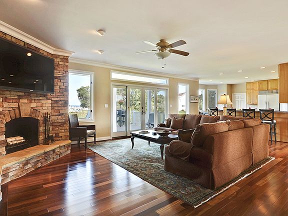 3rd image of 409 Penny Dr