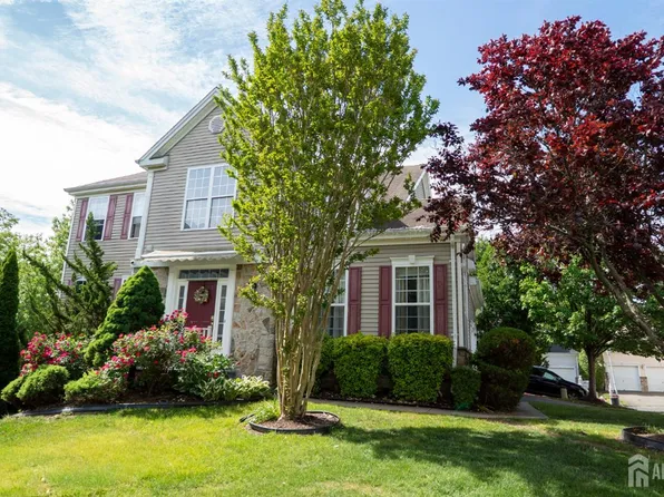 16 Biesiada Ct, Parlin, NJ 08859