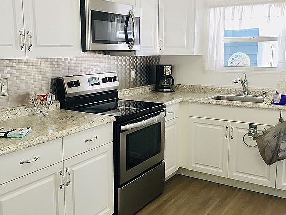 5th image of 2093 Glenwood Dr