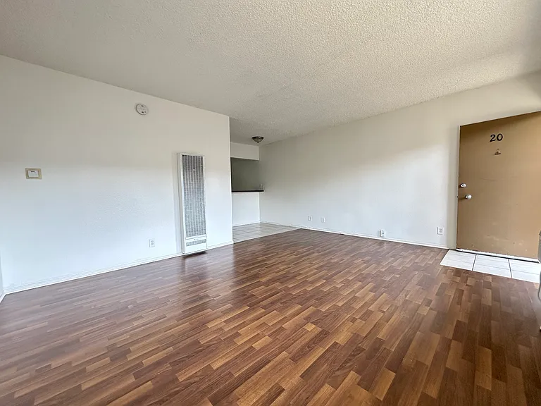 7636 Owensmouth — Photo 16