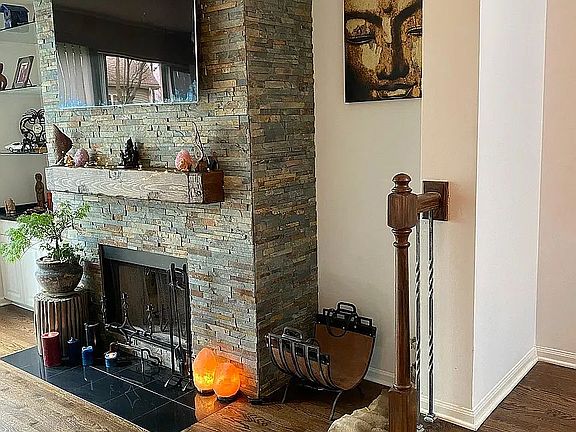 3rd image of 320 Glen Leven Ct
