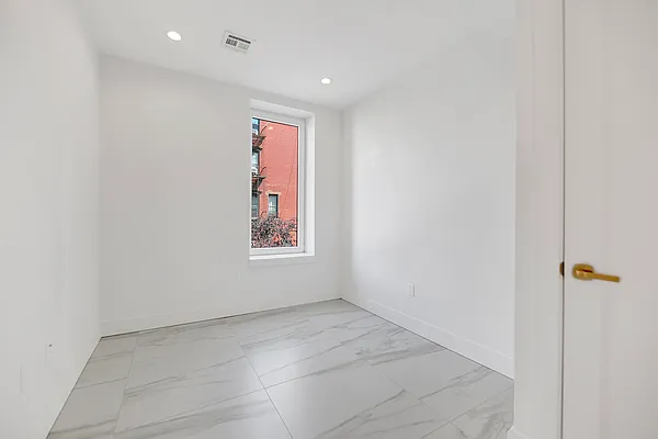 Rented by Prime Square Realty | media 4