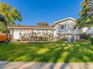 680 Kenilworth Ct, Des Plaines, IL 60016