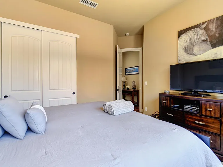 1410 W Colonial Pkwy — Photo 17