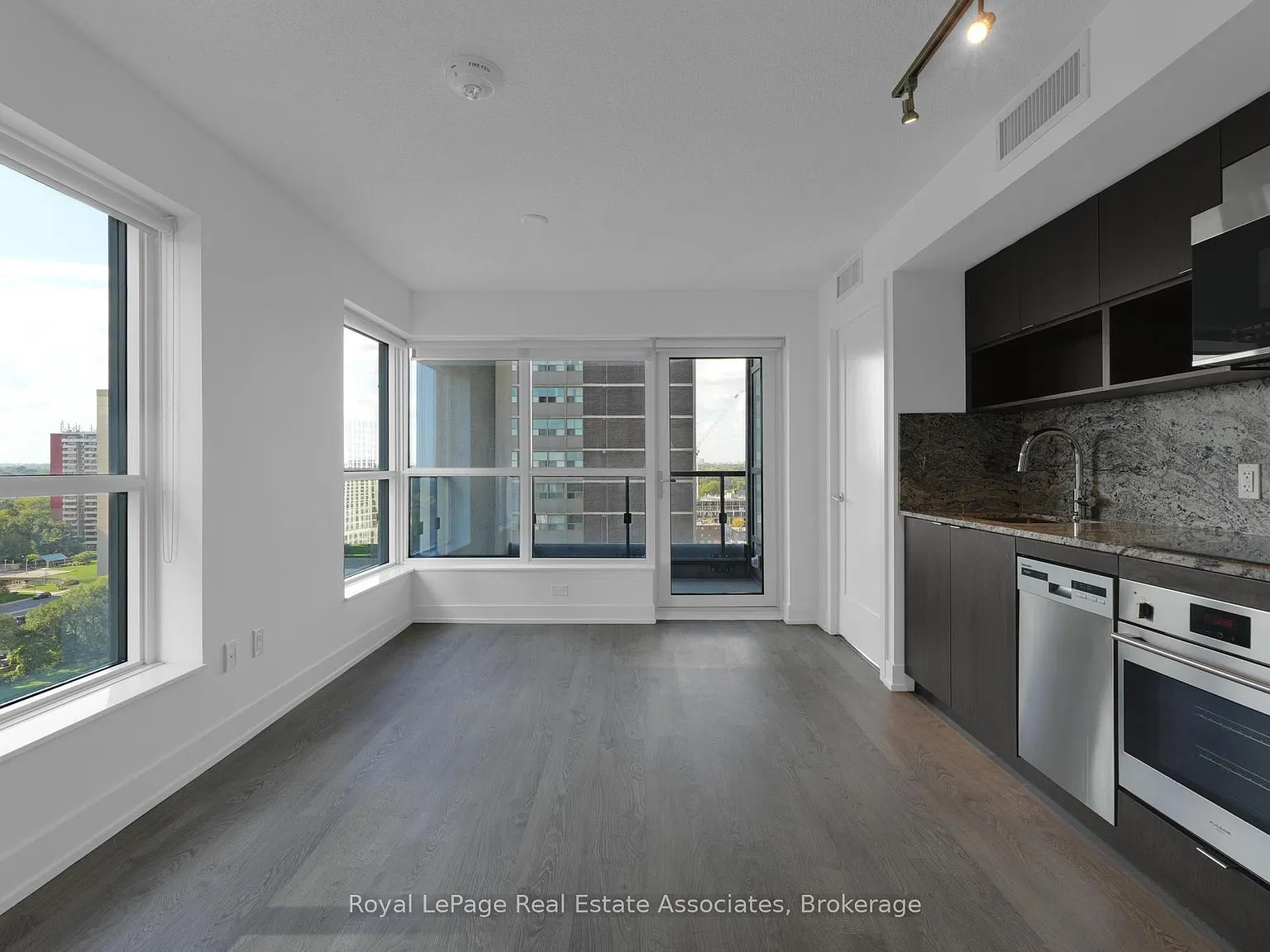 9 Mabelle Ave — Photo 2