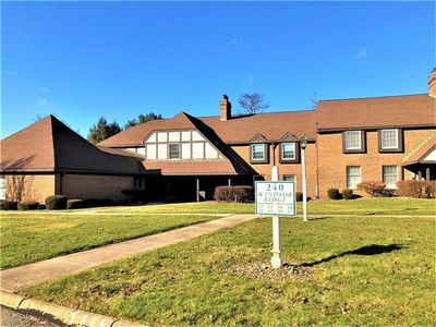 240 Windsor Rdg, New Castle, PA, 16105