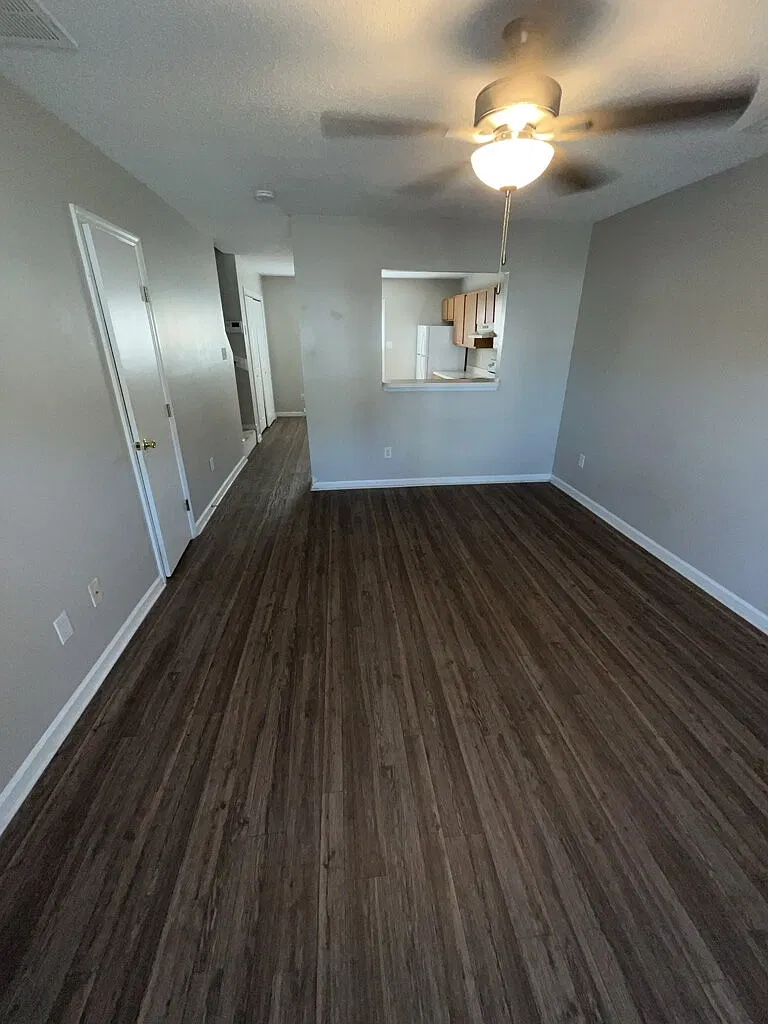 2 bed, 2.5 bath, 992 sqft, $1,175 — Photo 3