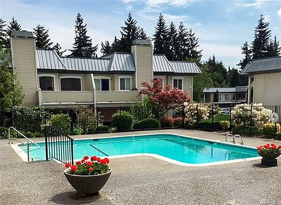 3 bed, 1300 sqft, $3,950 — Photo 1