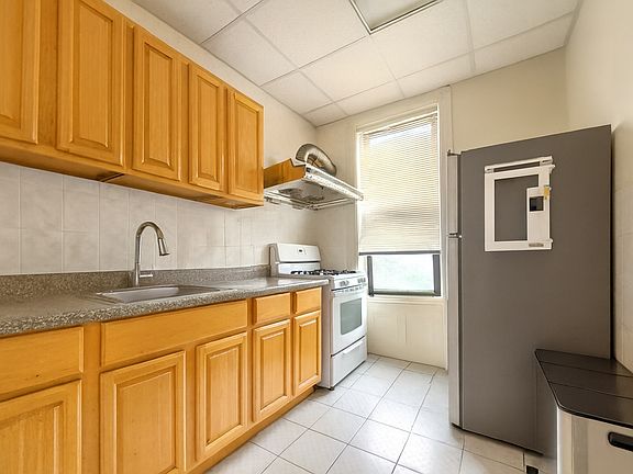 4th image of 430 60th St