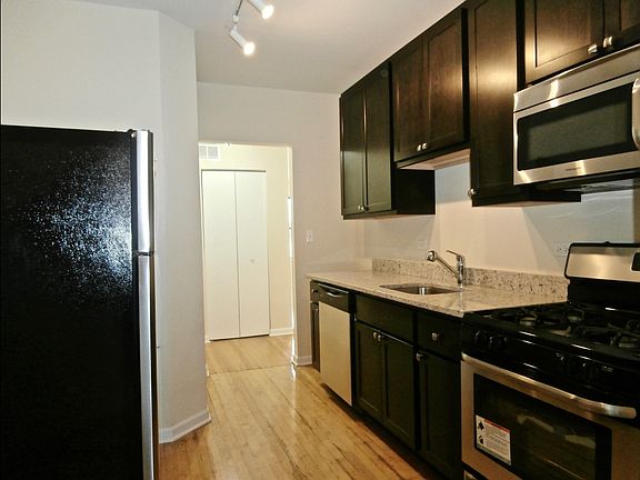 2nd image of 3121-23 W Lawrence Ave #2
