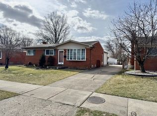 8612 Christine St, Warren, MI 48093